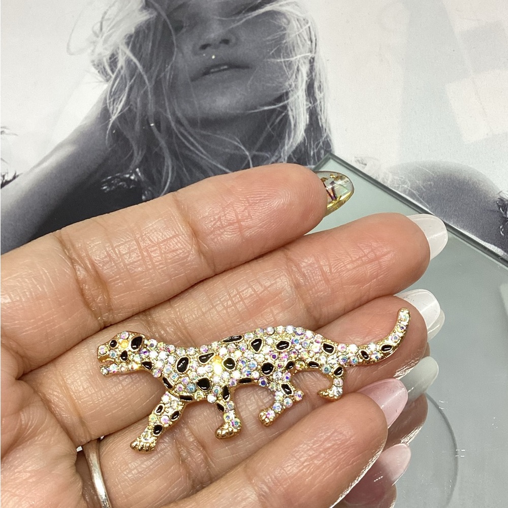 Sparkling Leopard Brooch